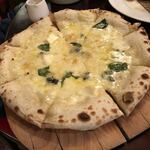 クラフトビールとフィッシュ&チップス パブリックハウス ホサンナ - 