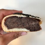 焼きたてパン工房 - 西白井あんこタップリあんぱんの断面