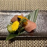 松阪牛 完全個室 肉割烹 WAGYU+  - 黒毛和牛希少部位の炙り寿司 生うに・キャビア乗せ