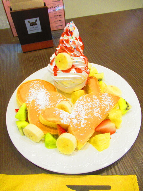 バニーパンケーキ 935円 を イートインで ミルクラボ ディアバニー イオン札幌麻生店 は ソフト クレープ パンケーキ などのスイーツのお店 2019年12月12日に ニューオープンです By 食べ過ぎ太り過ぎ ミルク ラボ ディア バニー Miljk バニーパンケーキ 935円 を イートインで ミルクラボ ディアバニー イオン札幌麻生店 は ソフト クレープ パンケーキ などのスイーツのお店 2019年12月12日に ニューオープンです By 食べ過ぎ太り過ぎ ミルク ラボ ディア バニー Miljk