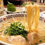 下津井港 - カタメで頼んだ中細ストレート麺  歯応えイイ(^Д^)