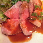 和牛処 助春 - このサシ、この厚み・・・ソースもうまい（^_^）