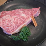 和牛処 助春 - 豪快！ロース一枚焼(リブロース)分厚いしデカイ！(写真は5人前)