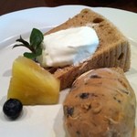 ロズマリーノ - ランチCセットのデザート（コーヒーシフォンとキャラメルアイス）