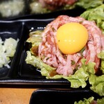 焼肉酒房 やきまる - ユッケ