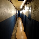 The Hidden Elephant Books&Coffee - 入り口怖い