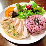 カンティーナ ヴィニエトゥッティ - 鶏モモ肉のソテー、ポルチーニクリームソース