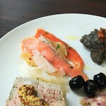 洋惣菜 亀洋 - スモークサーモンとフルーツのジュレ