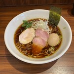 紬 - 醤油ラーメン＋味玉（900円）