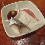 Sumiyaki Kushitetsu - お通しの刺4種