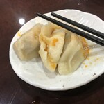 中国名菜・四川料理 安源楼 - セット水餃子、一個食べちゃった