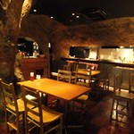 Charcoal Dining るもん - 店内