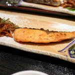 天ぷら 下の一色 - 焼き鮭・ごぼうとにんじんのきんぴら・味付け海苔