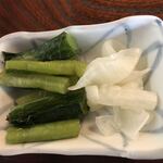 新屋 - やきとり丼@800円のお新香