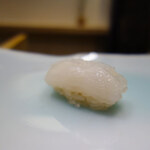 鮨 なんば - ヤリイカ(36℃/19℃)
      ※シャリ温度/ネタ温度