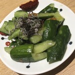 餃子のたっちゃん 天神西通り店 - 塩昆布きゅうり