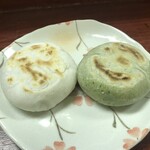 相合餅 - 焼餅 150円・よもぎの焼餅 150円(税込)
