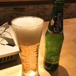もつ無双 ゆまる - 瓶ビール カールスバーグ 500円(税抜)