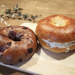 NAVY BAGELS - ピスタチオクリームチーズ&ブルーベリー