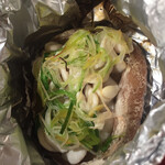 寿司 中川 - 開けてみたら香川の美味しい原木椎茸とマタチです！　椎茸の旨味がマタチに乗って最高の酒肴