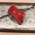 寿司 中川 - 一週間ほど寝かせてから使っている赤身です