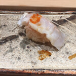 寿司 中川 - 薄く切った蛸にかんずりを少し乗せていただくと甘みと旨味が引き出されてとても美味しくなりますね　これは真似しようっと