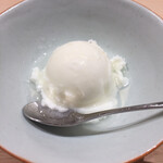 寿司 中川 - 立て続けに追加しなかったのでアイスクリームが・・・