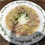 元祖 壁の穴 - 黒七味のスパイシーカルボナーラ 990円（税抜）