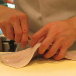 あいなめの骨抜いてます