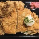 ファミリーマート - ごぼうと鶏肉の存在が一目瞭然な鶏めしです