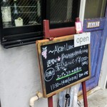 ワインハウス　Akari - 出入口のメニュー看板