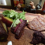 ビストロ　ヴァンブリュレ - うし盛り！熟成黒毛和牛食べ比べの1皿