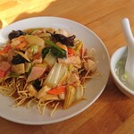 中華 太陽 - 五目かた焼きそば。〆には多かった（笑）