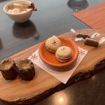 ナベノ-イズム - ・Mignardises
       駒形をイメージした小菓子