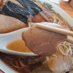 来々軒 - 正油チャーシュー麺 950円(税込)、モモチャーシュー