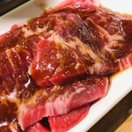 焼肉ライク - 【ミスジ】
            肩甲骨のお肉。
            赤身に少し脂がある、柔らかいお肉。
            