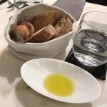 パンとオリーブオイル