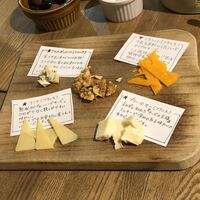 レ・ピコロ - 4種のチーズの盛り合わせ 980円
                    2019年12月20日夜