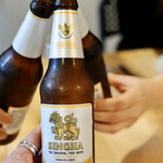 酒とタイ料理 ピッサヌローク - シンハービールで乾杯♪
