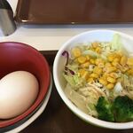 Sukiya - 生卵とサラダ