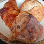 天然酵母パン オ フルニル デュ ボワ - 朝食にします