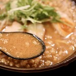 Kunekune - 煮干しが効いたあっさり豚骨味噌スープ