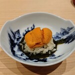 すし うえだ - 鮑の肝ソースにシャリ、ウニ