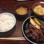 ステーキ食堂 肉の番人 - 番人ステーキ定食（中）ごはん並（￥1360）