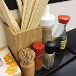 双喜紋 - 卓上の調味料などです