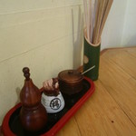 手打うどん長谷川 - テーブルセット