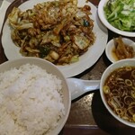 紅孔雀 - ミソ肉キャベツ炒め定食