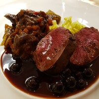フランス料理 タンモア - 蝦夷鹿股肉ロースト、すね肉の赤ワイン煮込み