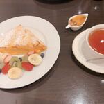 Cafe Fate - 紅茶セイロンティー　450円
                        とフレンチトースト