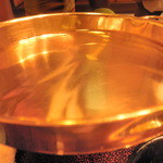 料亭 金鍋 - 創業当初から使用された「金鍋」。当時は家３軒分の価格